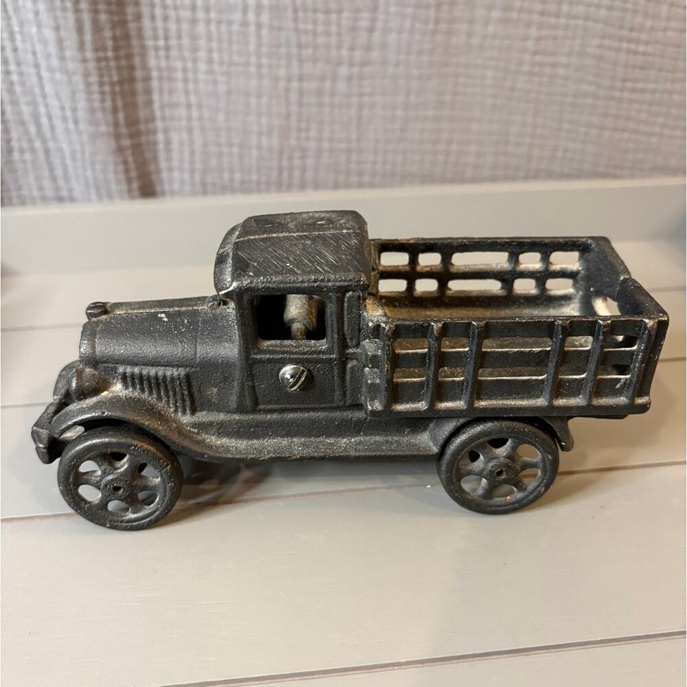 Vintage-Style Cast Iron Truck Decor